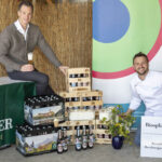 Christian Wieninger und Luca Rizzardini mit den Biosphären-Produkten Bier und Eis