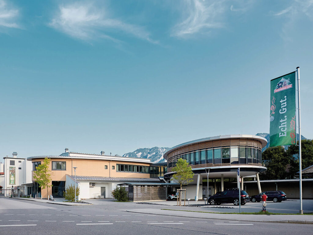 Hauptgebäude des Partnerbetriebs Milchwerke Berchtesgadener Land