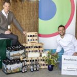 Christian Wieninger und Luca Rizzardini mit den Biosphären-Produkten Bier und Eis