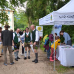 Besucher am Informationsstand der Biosphärenregion am Biosphärentag 2017