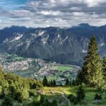 Blick vom Hochstaufen über Bad Reichenhall in die Berchtesgadener Alpen