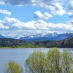 Blick über den Abtsdorfer See zum Watzmann im Frühling