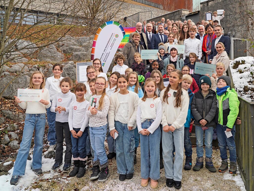 Schülerinnen und Schüler der neu ausgezeichneten Partnerschulen 2025