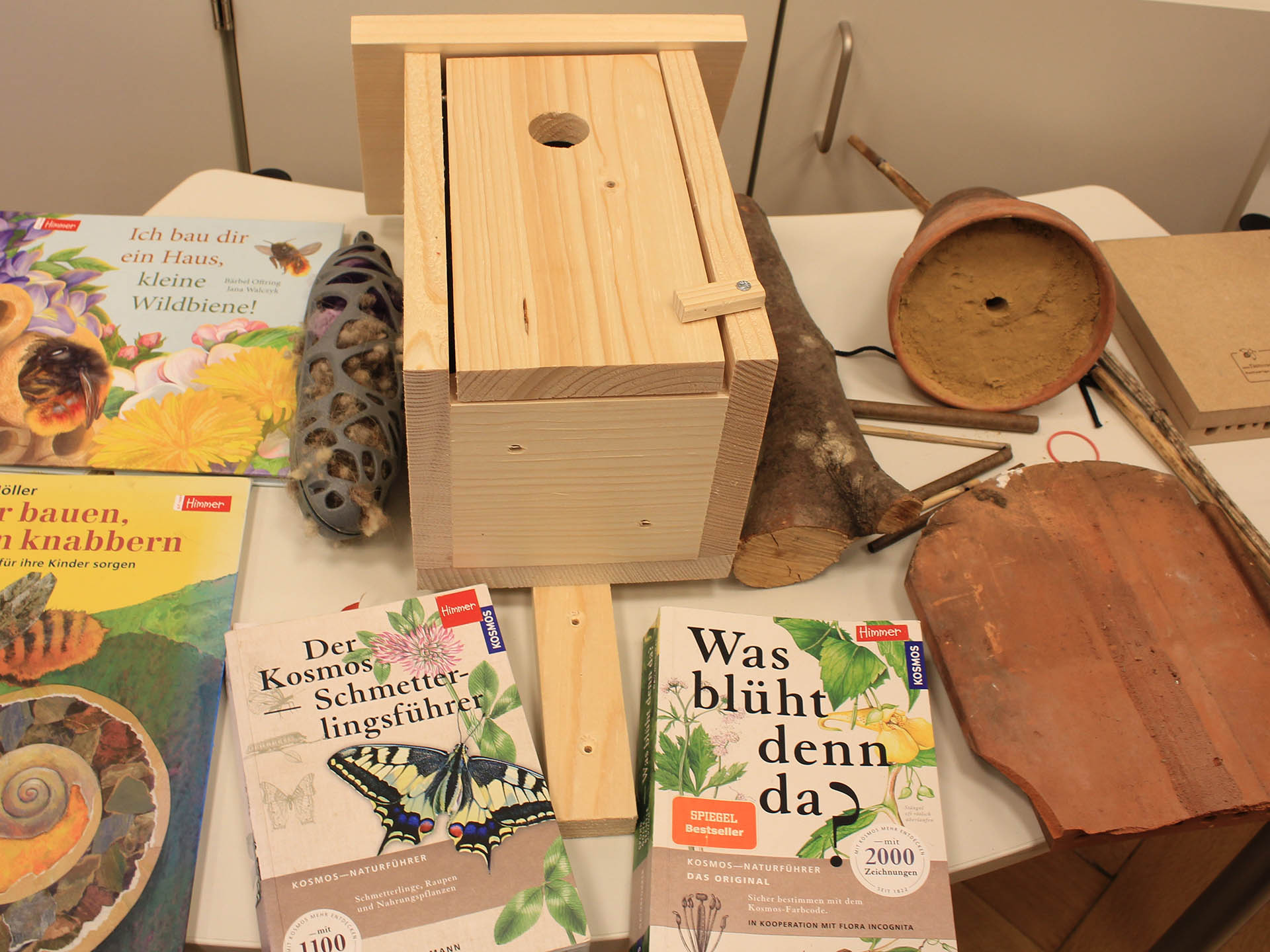 Bildungs-Materialien beim Netzwerktreffen zum Thema „Insektenfreundliche und naturnahe Schulgartengestaltung“
