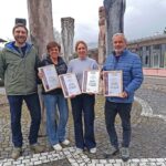 Übergabe der Biosphären-Produkt-Zertifikate (v.l.): Klaus Bauer (Verwaltungsstelle der Biosphärenregion Berchtesgadener Land), Laura Kaa (Geschäftsleitung Hohenfried e. V.), Martina Niederberger (Leitung Multifunktionswerkstatt Hohenfried e.V.) und Dr. Bartl Wimmer (Vorstand Hohenfried e.V.).