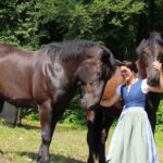 Steffi Kamml mit zwei Kaltblütern