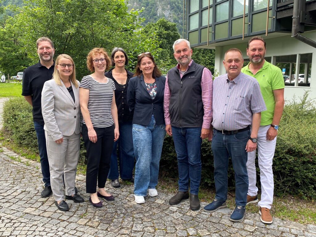Gruppenfoto des Beirats der Nationalpark- und Biosphärenschulen nach der Jurysitzung für den Wettbewerb